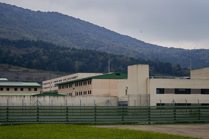 Zaballa es de largo la cárcel más poblada con Euskal Herria, con 829 reclusos a final del año pasado.