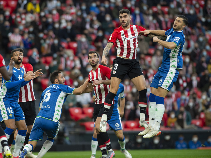 Unai Nuñez, durante un partido en San Mamés en su anterior etapa en el Athletic.