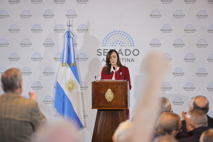 La vicepresidenta de Argentina, Victoria Villarruel, en el homenaje tributado en el Senado a «víctimas del terrorismo».