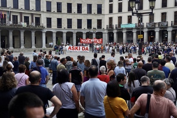 Laudioko plaza, manifestazioa abiatu aurretik. 