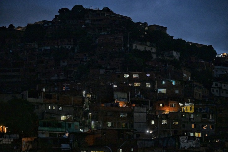 Viviendas de Caracas sin luz en este colapso que ha afectado a todo el país.