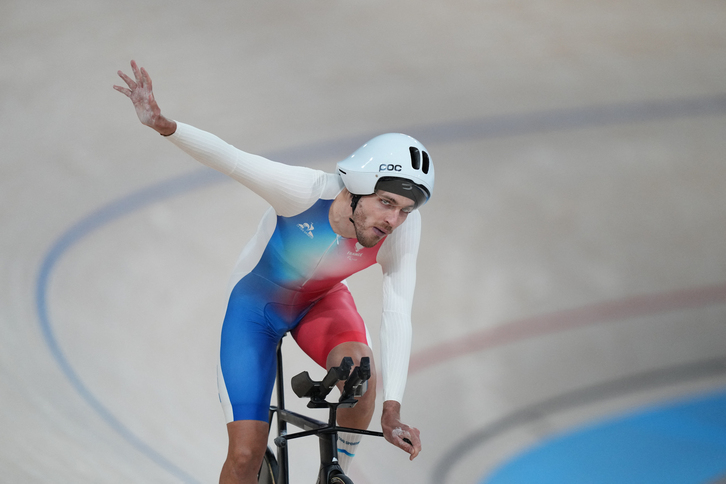 Dorian Foulon compite en ciclismo en pista, en la prueba 4.000 metros persecución.