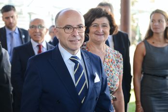 Bernard Cazeneuve, en una visita a Baiona en 2015.