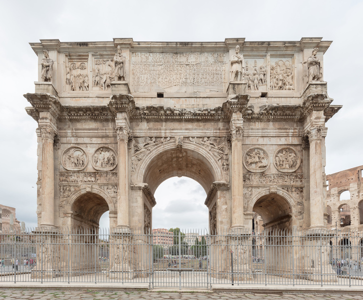 El arco de Constantino ha sido cerrado tras alcanzarlo al parecer un rayo. La imagen es anterior.