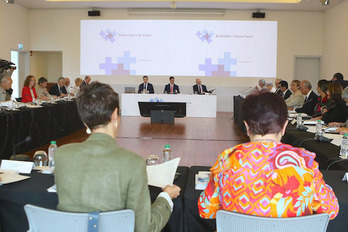 Imagen de la primera reunión de la Mesa para el Pacto Vasco de Salud.