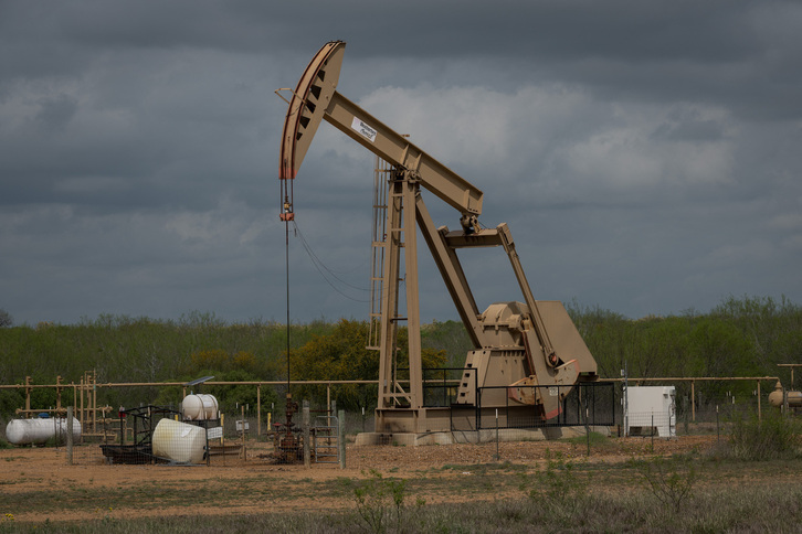 Extracción de petróleo en Cotulla, Texas, EEUU.