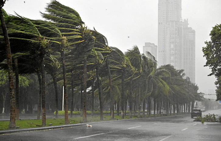 El tifón Yagi toca tierra en el sur de China, donde ya habían sido evacuadas  400.000 personas.