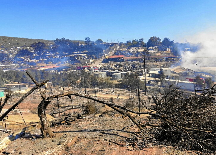 Imagen de archivo del 9 de setiembre de 2020 del campo de refugiados de Moria, en la isla griega de Lesbos, tras ser arrasado por las llamas.