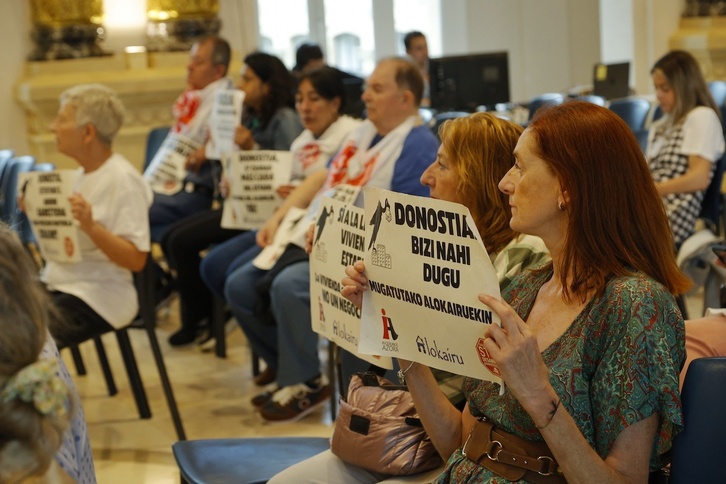 Protesta en junio en el Pleno para denunciar la demora.