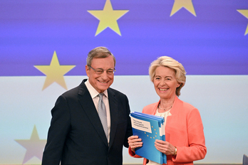 Mario Draghi y Ursula von der Leyen, con el informe.