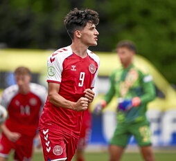 Mikel Gogorza anotó dos goles en el europeo sub 19 con Dinamarca. Uno de ellos lo marcó en el duelo ante la selección española.