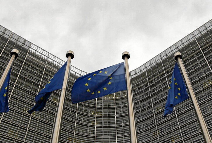 Banderas de la Unión Europea frente a la sede de la Comisión Europea en Bruselas.