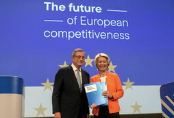 Mario Draghi y Ursula von der Leyen, ayer con el informe.