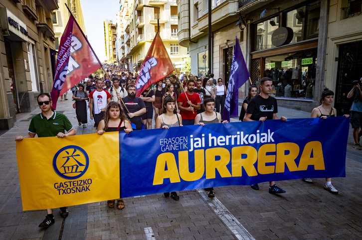 Manifestación en Gasteiz contra la obligatoriedad de utilizar el sistema Ticket Bai en las txosnas.