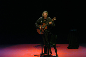 Paco Ibáñez, durante una actuación en Gernika en 2006.