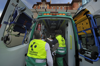 Una ambulancia de Emergencias de Osakidetza.