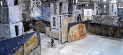 Anselm Kiefer recorre en bicicleta La Ribeaute, su antiguo taller y residencia.