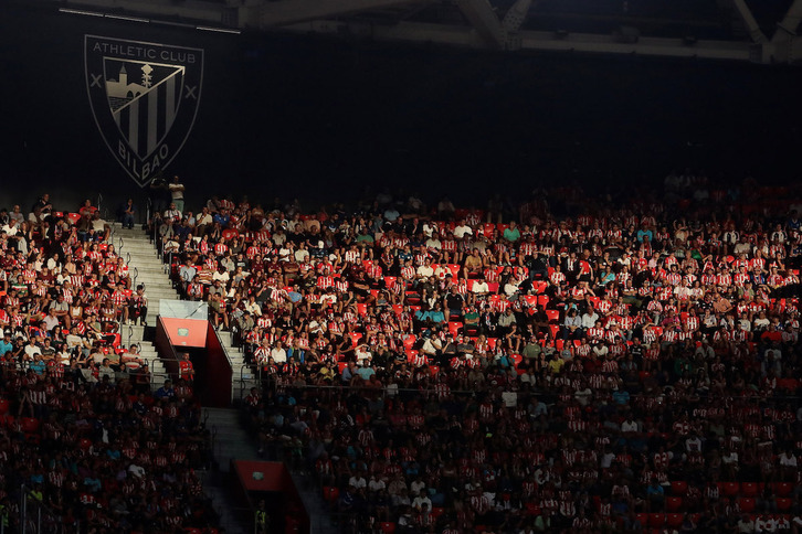 Las gradas de San Mamés en el duelo que enfrentó al Athletic con el Atlético de Madrid. 