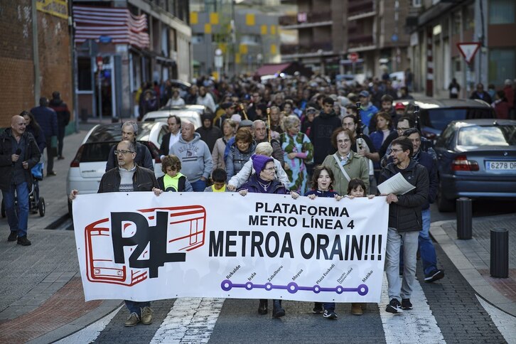 Manifestación vecinal para exigir la línea 4 de metro.