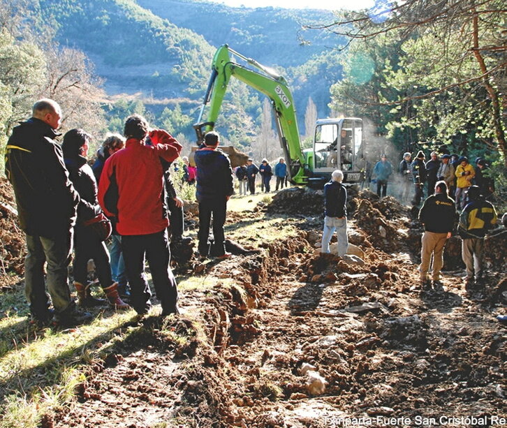 Trabajos en la fosa de Elía.