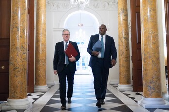  El primer ministro británico, Keir Starmer, y su ministro de Exteriores, David Lammy, llegan a la Embajada en Washington.