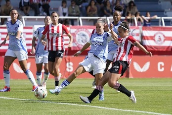 Nahikari remata el balón que se convertiría en el gol del empate.