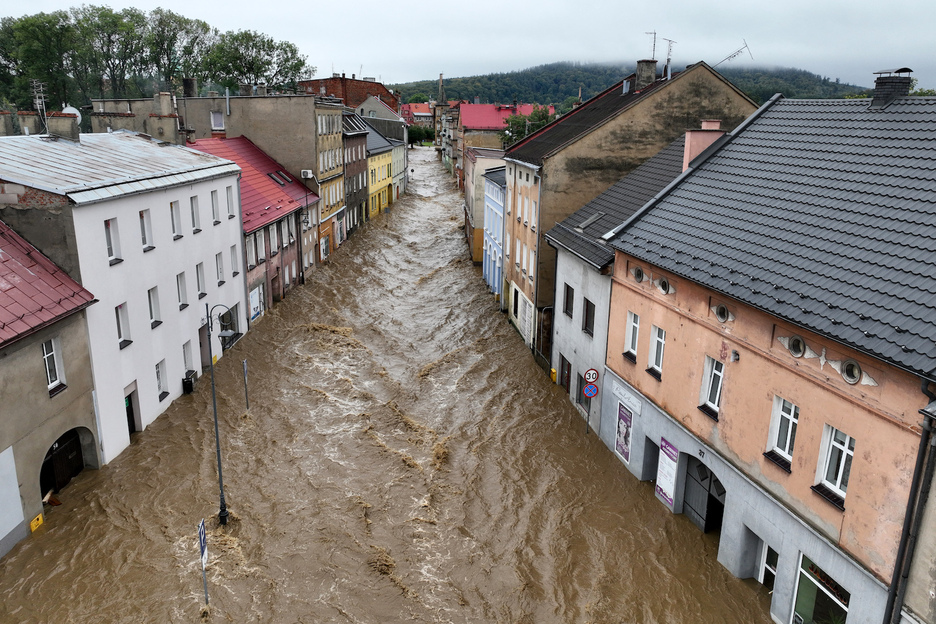 Vista aérea de las calles inundadas de Glucholazy, en el sur de Polonia.