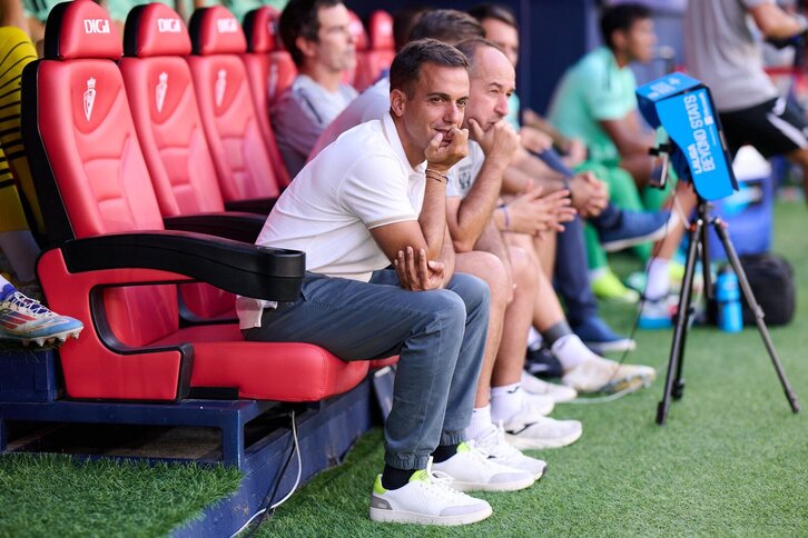 Borja Jiménez debutó como entrenador en Primera en El Sadar.