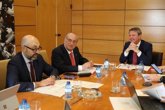 Luis Pedro Marco de la Peña en el Ministerio, junto a Arriola y Santano.