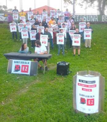 Presentación de la acampada, en el Parque Artaza.