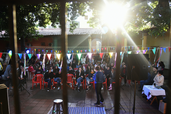 Presas en el taller que se desarrolla en la patio de la cárcel de El Buen Pastor.