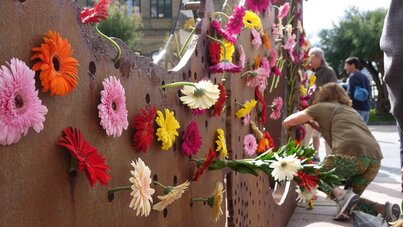 Ofrenda floral el pasado domingo a las víctimas del franquismo en Donostia. 