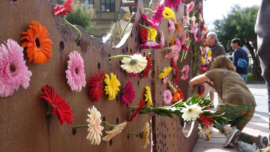 Ofrenda floral el pasado domingo a las víctimas del franquismo en Donostia. 