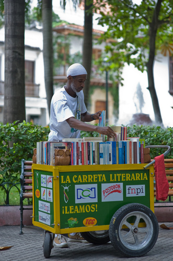 Martín Murillo y su «carreta literaria». 