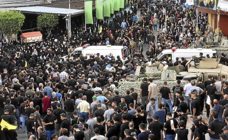 Algunas explosiones se produjeron en el funeral de víctimas del martes en Beirut.