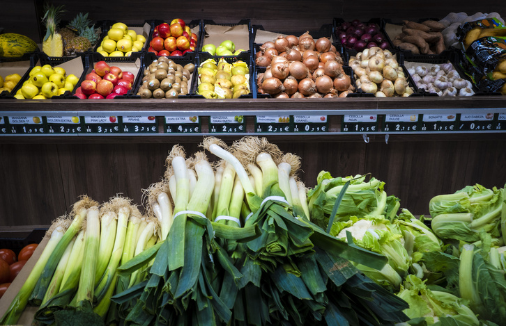 Nutrizio estandarreko dieta bati dagozkion 10 elikagairen artean aukeratu behar izan dute parte hartzaileek.