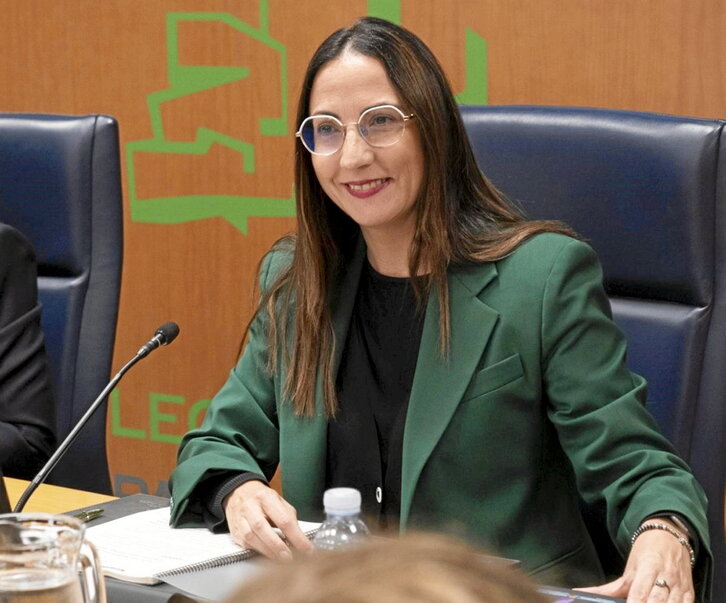 La consejera de Educación, Begoña Pedrosa, durante su intervención en el Parlamento.