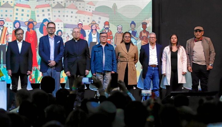 El presidente Gustavo Petro, con la delegación del ELN el 3 de agosto de 2023.