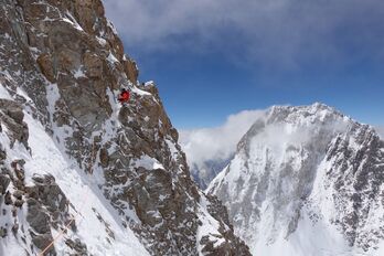 Ales Cesenek eta Tom Livingstonek jarduera bikaina egin dute Gasherbrum III mendian.