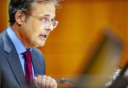 El consejero de Salud de Lakua, Alberto Martínez, durante su comparecencia en el Parlamento.