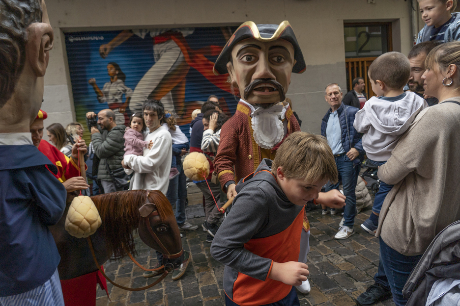 La Comparsa de gigantes y cabezudos ha tomado parte de las celebraciones.