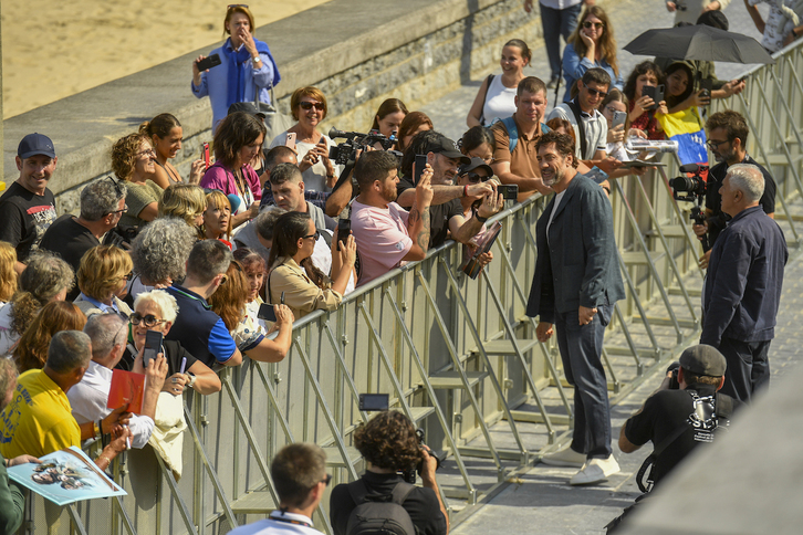 Javier Bardem posa para sus fans.