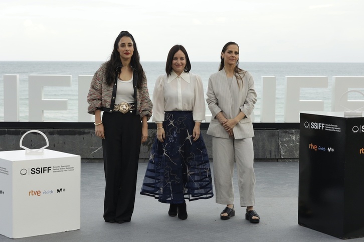 Elisa Zulueta, Maite Alberdi y Francisca Lewin, en el photocall posterior a la proyección.