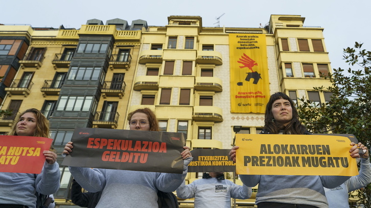 Protesta por la carestía de la vivienda en Donostia, en este caso realizada por Sortu.