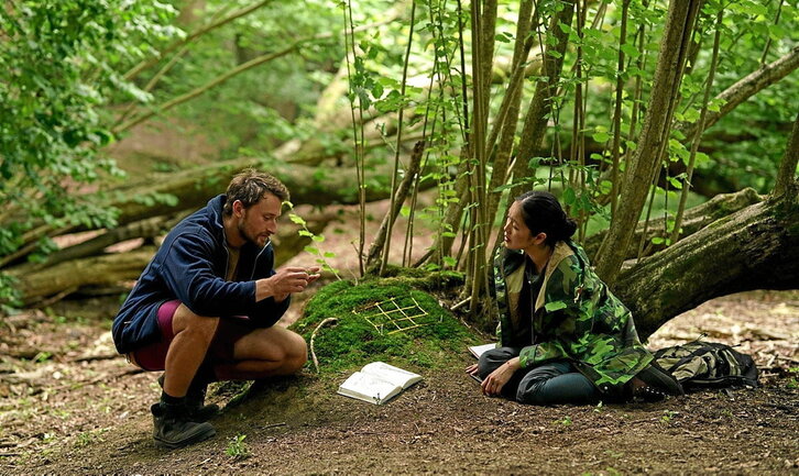 Stefan Gota y Liyo Gong, en una escena de «Here, un hombre bueno», una buena película de bajo presupuesto.