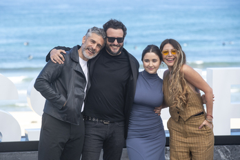 Sbaraglia y Lerman, junto a las actrices Renata Lerman y Mónica Ayos.