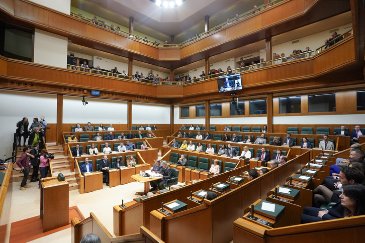 El nuevo Parlamento de la XIII Legislatura se constituyó el 14 de mayo. 