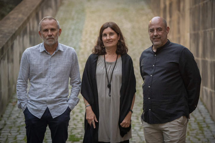 Miguel Alba Rico (izquierda), Itziar Bernaola y Nino Fontán.