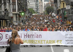 Manfestación en Bilbo con motivo de la huelga general del 26S.