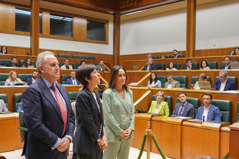 Los senadores autonómicos Alfonso Gil (PSE), Estefanía Beltrán de Heredia (PNV) e Idurre Bideguren (EH Bildu).